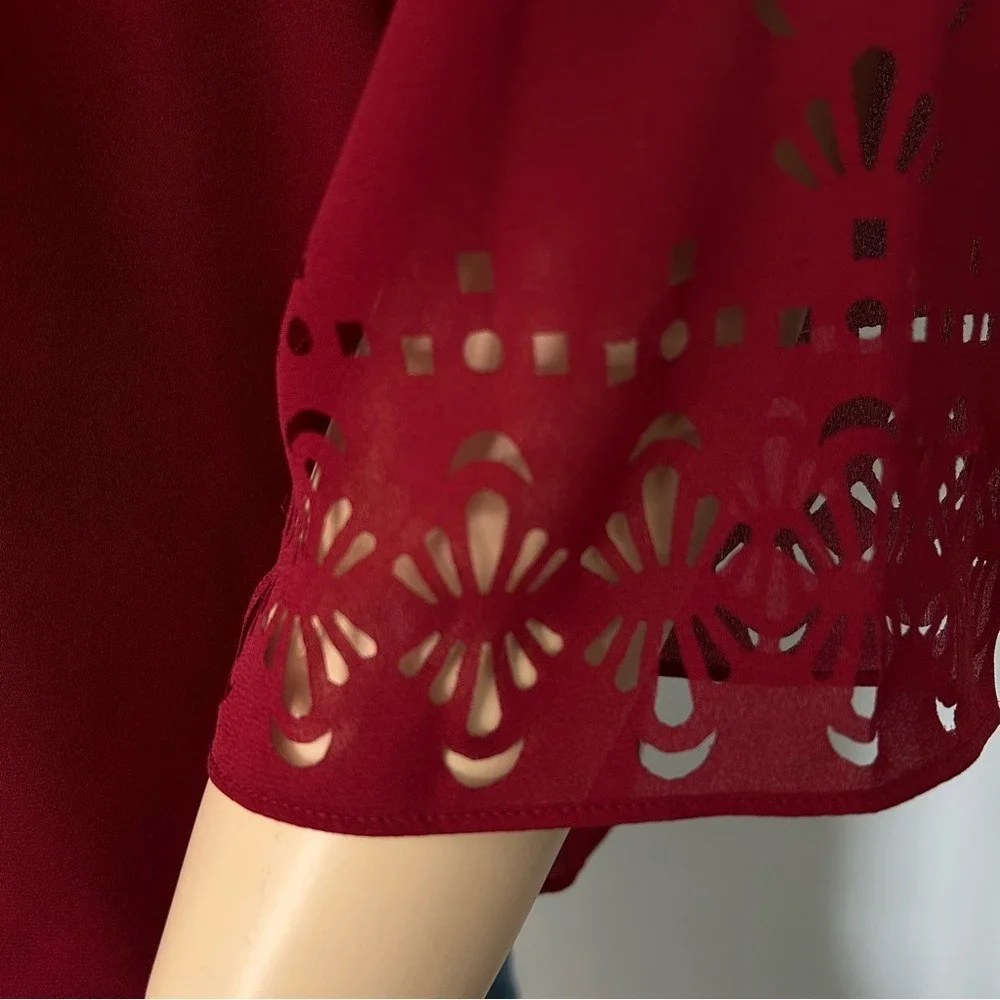 Maeve Anthropologie‎ chiffon laser cut burgundy red top size 4
